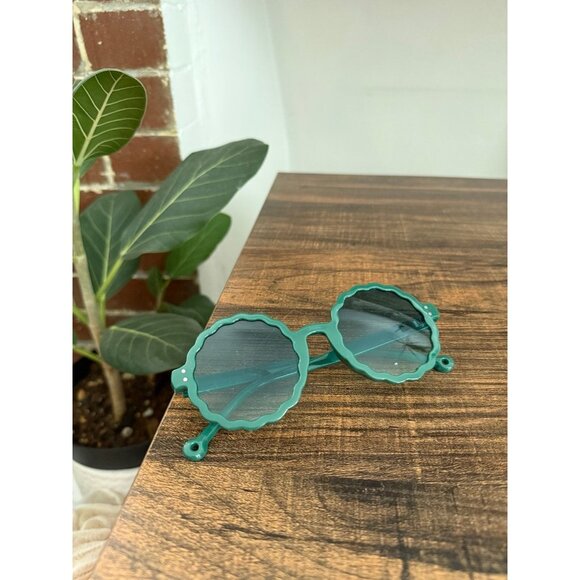 Green scalloped circle sunglasses - Picture 1 of 9